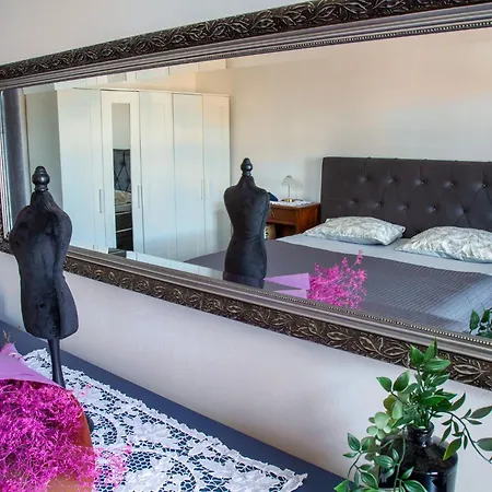 Chic Antique Dana - Center-view Apartment *